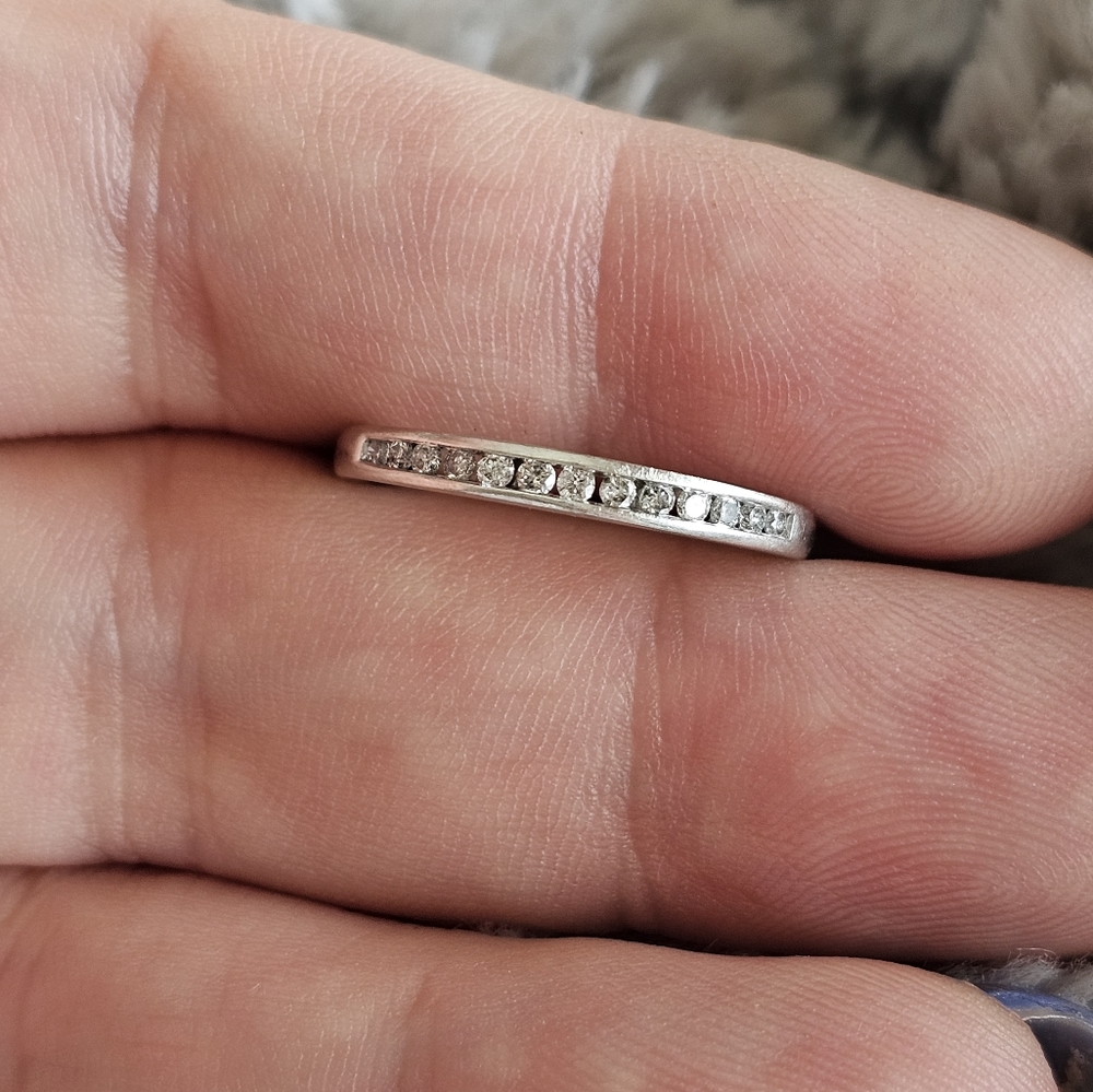 10k white gold diamond band size 7. Genuine diamonds. Can be resizeable by a jew